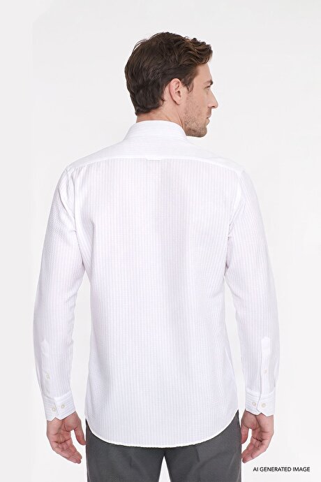 Slim Fit Dar Kesim Düğmeli Yaka Armürlü Gofre Desenli Beyaz Gömlek resmi