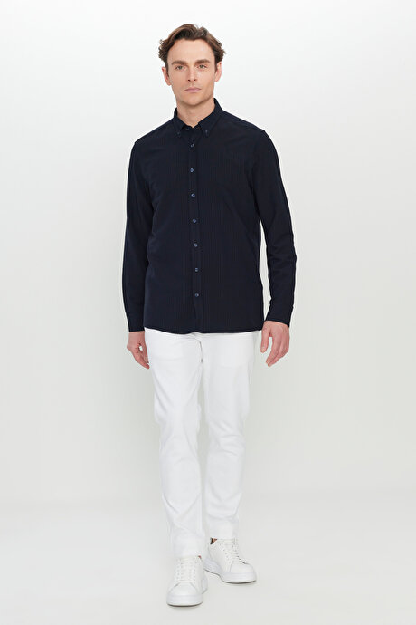 Slim Fit Dar Kesim Düğmeli Yaka Armürlü Gofre Desenli Lacivert Gömlek resmi