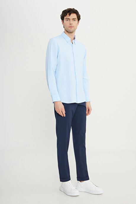 Slim Fit Dar Kesim Düğmeli Yaka Armürlü Gofre Desenli Mavi Gömlek resmi