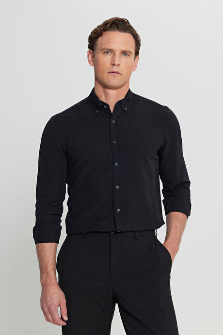 Slim Fit Dar Kesim Düğmeli Yaka Armürlü Gofre Desenli Siyah Gömlek resmi