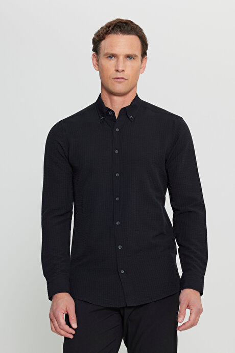 Slim Fit Dar Kesim Düğmeli Yaka Armürlü Gofre Desenli Siyah Gömlek resmi
