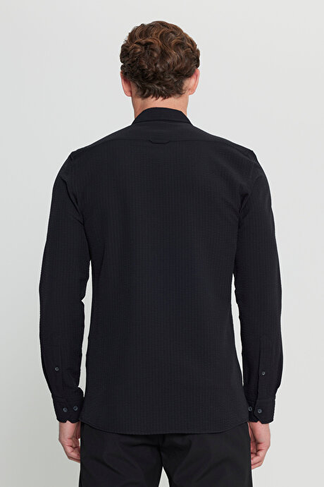 Slim Fit Dar Kesim Düğmeli Yaka Armürlü Gofre Desenli Siyah Gömlek resmi
