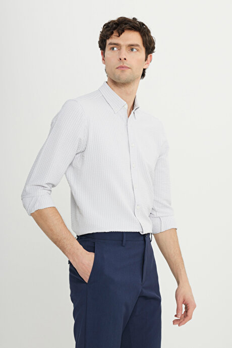 Slim Fit Dar Kesim Düğmeli Yaka Armürlü Gofre Desenli Taş Gömlek resmi