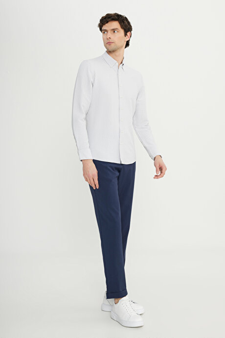 Slim Fit Dar Kesim Düğmeli Yaka Armürlü Gofre Desenli Taş Gömlek resmi