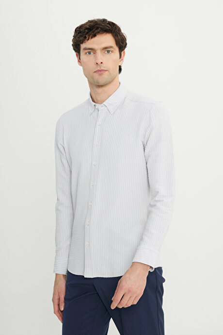Slim Fit Dar Kesim Düğmeli Yaka Armürlü Gofre Desenli Taş Gömlek resmi