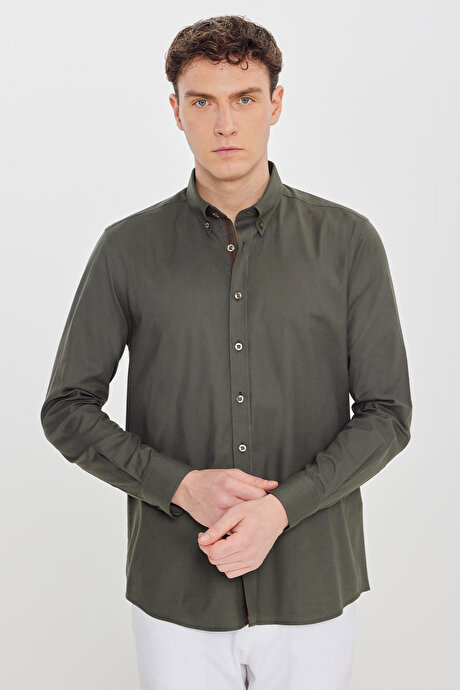 Pamuklu Slim Fit Dar Kesim Düğmeli Yaka Haki Gömlek resmi