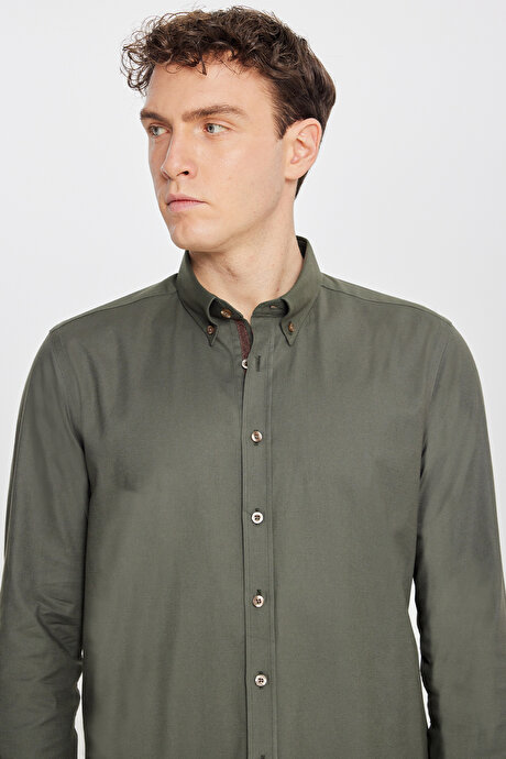 Pamuklu Slim Fit Dar Kesim Düğmeli Yaka Haki Gömlek resmi