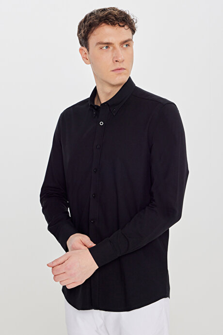 Pamuklu Slim Fit Dar Kesim Düğmeli Yaka Siyah Gömlek resmi