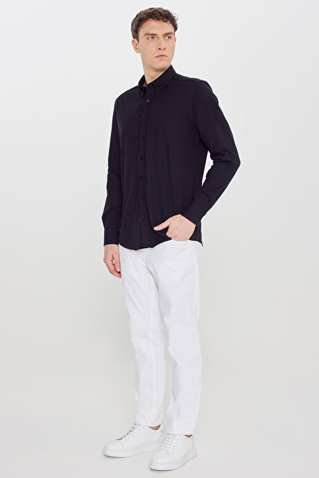 Pamuklu Slim Fit Dar Kesim Düğmeli Yaka Siyah Gömlek resmi