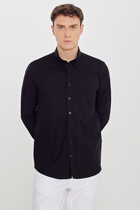 Pamuklu Slim Fit Dar Kesim Düğmeli Yaka Siyah Gömlek resmi