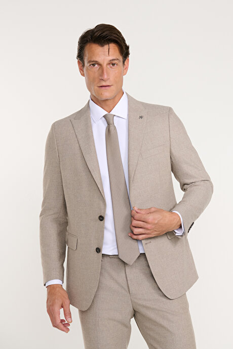 Slim Fit Dar Kesim Kırlangıç Yaka Kapak Cepli Bej Takım Elbise resmi
