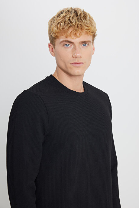 Slim Fit Dar Kesim Bisiklet Yaka Jakarlı Esnek Siyah Uzun Kollu Tişört resmi