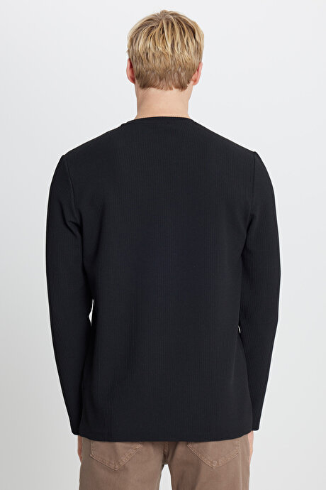 Slim Fit Dar Kesim Bisiklet Yaka Jakarlı Esnek Siyah Uzun Kollu Tişört resmi