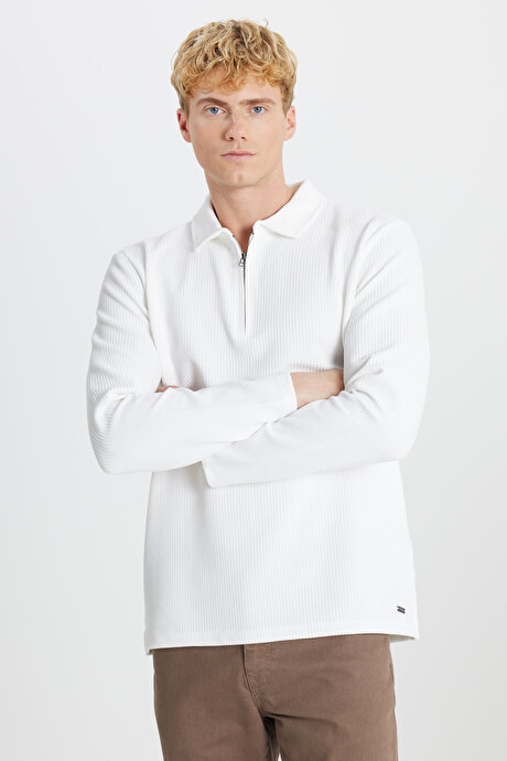 Standart Fit Polo Yaka Jakarlı Esnek Uzun Kollu Ekru Uzun Kollu Tişört resmi