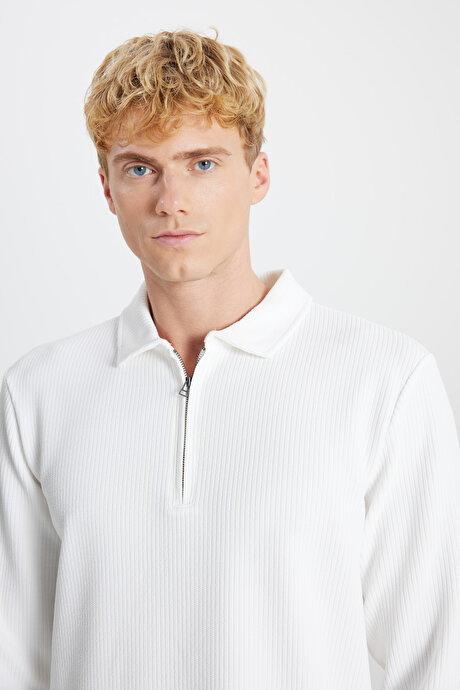 Standart Fit Polo Yaka Jakarlı Esnek Uzun Kollu Ekru Uzun Kollu Tişört resmi