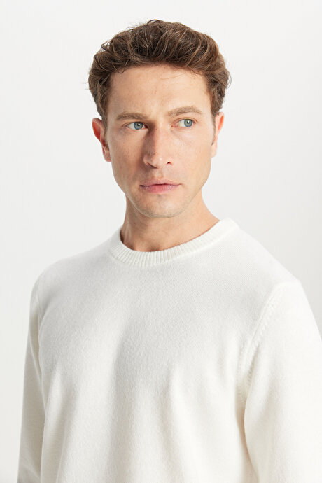 Standart Fit Normal Kesim Bisiklet Yaka Şardonlu Triko Ekru Kazak resmi