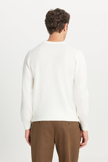 Standart Fit Normal Kesim Bisiklet Yaka Şardonlu Triko Ekru Kazak resmi