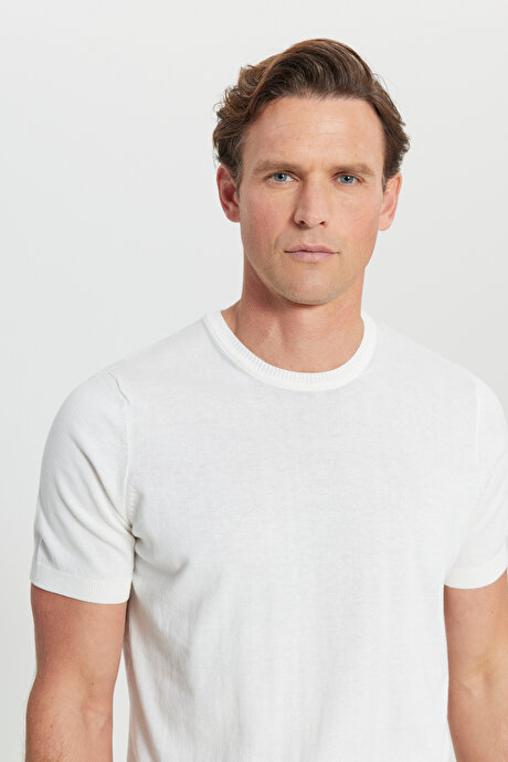 %100 Pamuk Standart Fit Bisiklet Yaka Triko Beyaz Tişört resmi