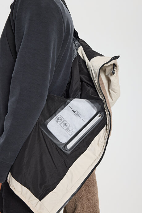 Termometreli Standart Fit Normal Kesim Kapüşon Yaka Fermuarlı Yan Cepli Bej Mont resmi