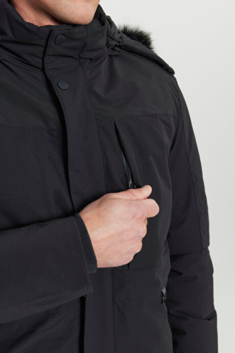 Standart Fit Normal Kesim Çıkma Kürk Kapüşonlu Fermuarlı Yan Cep Kalın Dolgulu Siyah Mont resmi