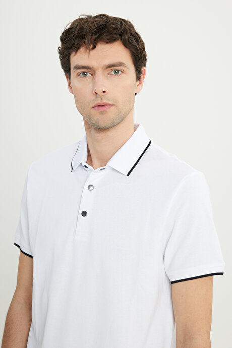 %100 Pamuk Slim Fit Dar Kesim Polo Yaka Jakarlı Beyaz Tişört resmi
