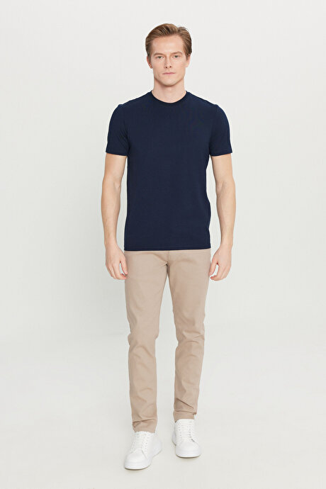 Pamuklu Slim Fit Dar Kesim Bisiklet Yaka Lacivert Tişört resmi
