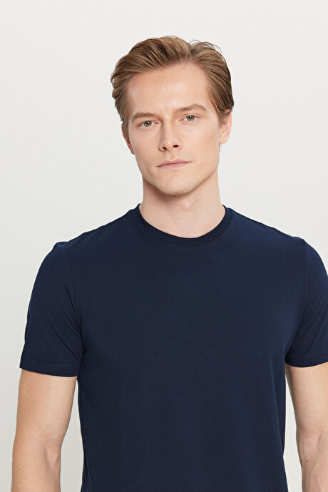 Pamuklu Slim Fit Dar Kesim Bisiklet Yaka Lacivert Tişört resmi