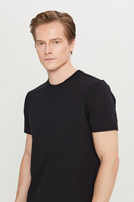 Pamuklu Slim Fit Dar Kesim Bisiklet Yaka Siyah Tişört resmi