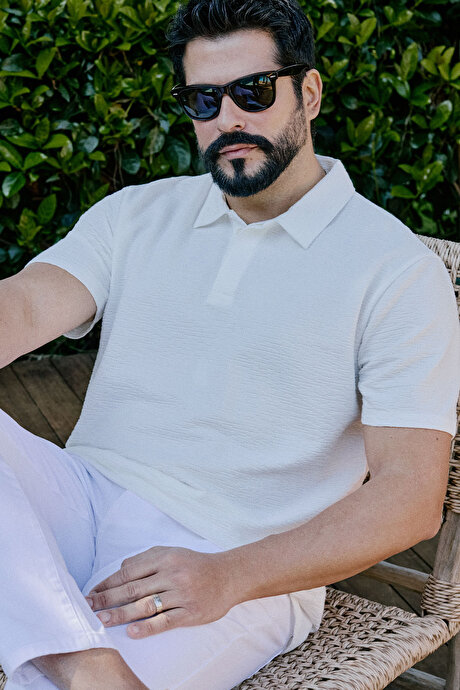 Pamuklu Slim Fit Dar Kesim Polo Yaka Jakarlı Esnek Beyaz Tişört resmi