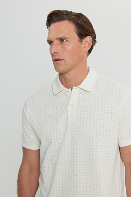 Pamuklu Slim Fit Dar Kesim Polo Yaka Jakarlı Esnek Ekru Tişört resmi