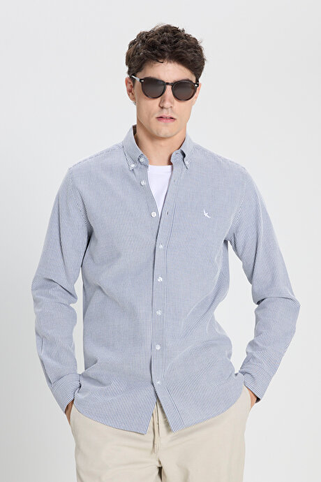 %100 Pamuk Slim Fit Dar Kesim Düğmeli Yaka Çizgili Lacivert-Beyaz Gömlek resmi
