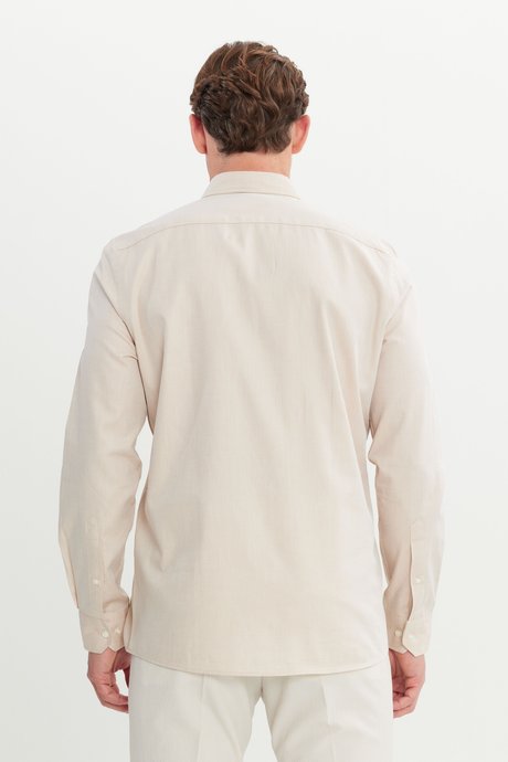 %100 Pamuk Slim Fit Dar Kesim Düğmeli Yaka Diagonal Desenli Bej Gömlek resmi
