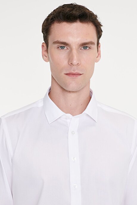 Non-Iron Ütü Gerektirmeyen %100 Pamuk Slim Fit Dar Kesim Klasik Yaka Beyaz Gömlek resmi