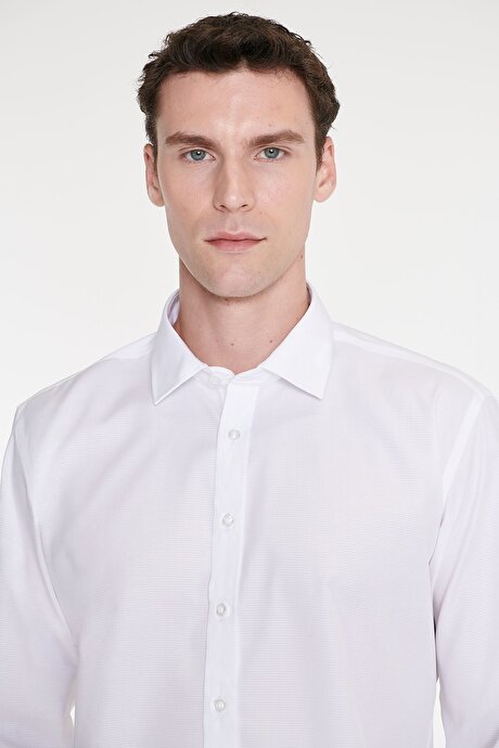 Non-Iron Ütü Gerektirmeyen %100 Pamuk Slim Fit Dar Kesim Klasik Yaka Beyaz Gömlek resmi