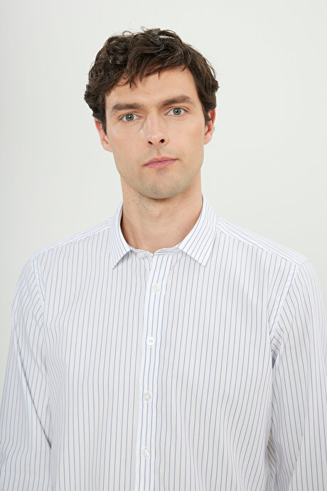 Non-Iron Ütü Gerektirmeyen %100 Pamuk Slim Fit Dar Kesim Klasik Yaka Çizgili Lacivert-Beyaz Gömlek resmi
