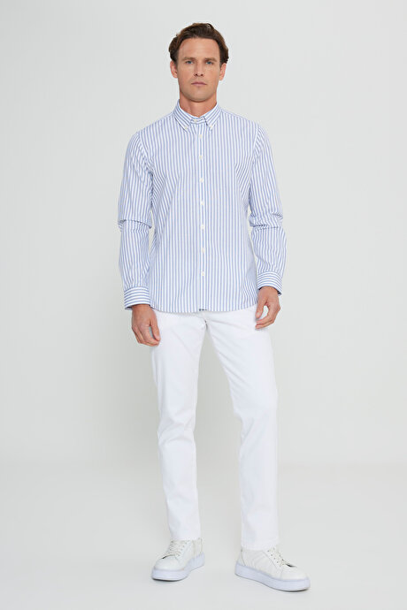 %100 Pamuk Slim Fit Dar Kesim Düğmeli Yaka Armürlü Beyaz-Lacivert Gömlek resmi