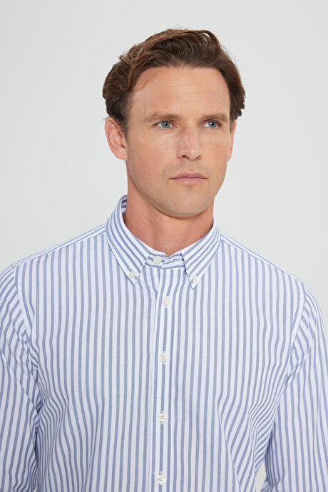 %100 Pamuk Slim Fit Dar Kesim Düğmeli Yaka Armürlü Beyaz-Lacivert Gömlek resmi