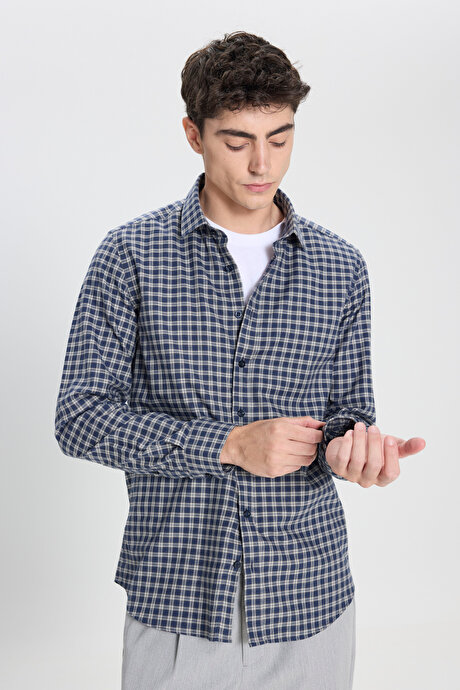 %100 Pamuk Slim Fit Dar Kesim Düğmeli Yaka Kareli Flanel Lacivert-Bej Gömlek resmi