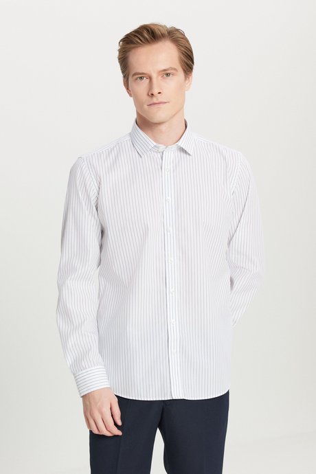 Non-Iron %100 Pamuk Slim Fit Dar Kesim Klasik Yaka Desenli Lacivert-Beyaz Gömlek resmi