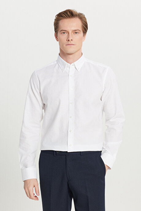%100 Pamuk Slim Fit Dar Kesim Düğmeli Yaka Desenli Beyaz Gömlek resmi