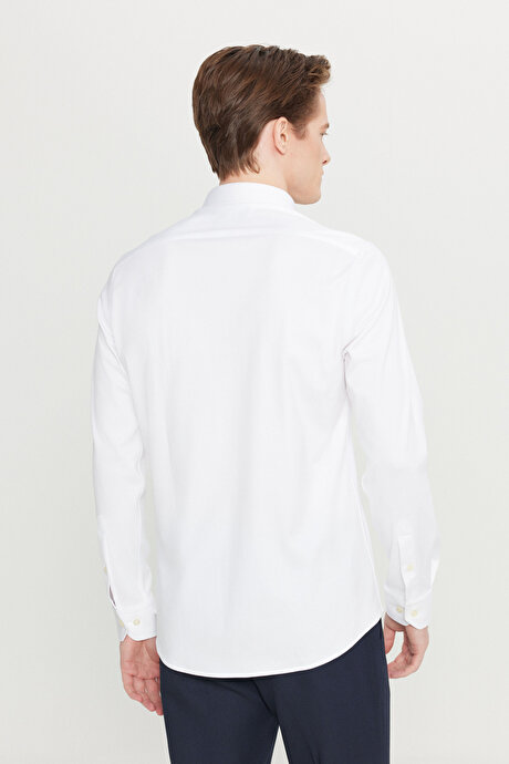 %100 Pamuk Slim Fit Dar Kesim Düğmeli Yaka Desenli Örme Beyaz Gömlek resmi