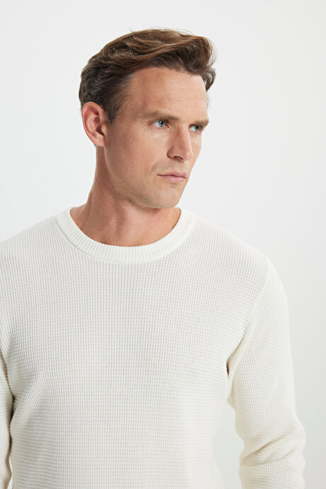 Pamuklu Standart Fit Normal Kesim Bisiklet Yaka Petek Dokulu Triko Ekru Kazak resmi