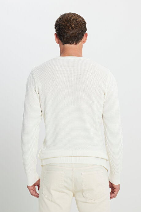 Pamuklu Standart Fit Normal Kesim Bisiklet Yaka Petek Dokulu Triko Ekru Kazak resmi