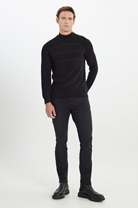 Pamuklu Standart Fit Normal Kesim Yarım Balıkçı Yaka Jakarlı Triko Siyah Kazak resmi