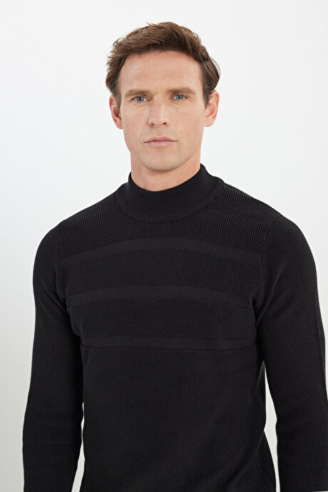 Pamuklu Standart Fit Normal Kesim Yarım Balıkçı Yaka Jakarlı Triko Siyah Kazak resmi