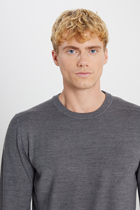 Yünlü Sıcak Tutan Standart Fit Bisiklet Yaka Triko Gri Melanj Kazak resmi