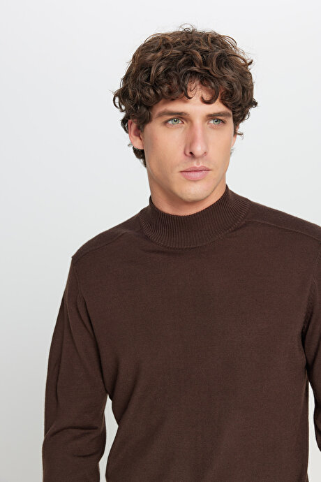 Yünlü Standart Fit Normal Kesim Yarım Balıkçı Yaka Triko Kahverengi Kazak resmi