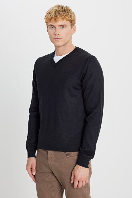 Yünlü Standart Fit Normal Kesim V Yaka Triko Basic Siyah Kazak resmi