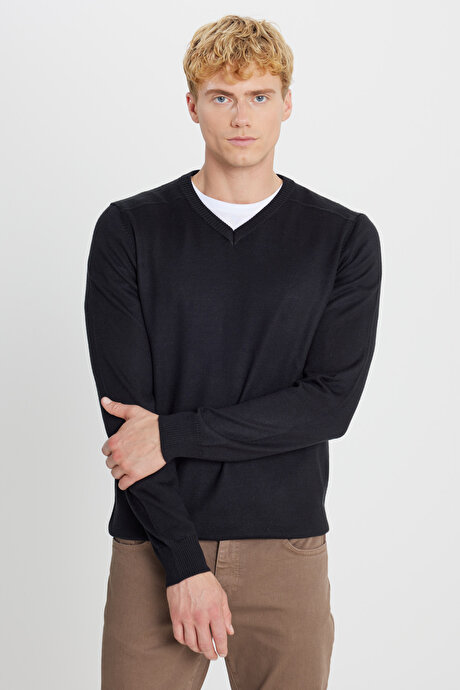 Yünlü Standart Fit Normal Kesim V Yaka Triko Basic Siyah Kazak resmi
