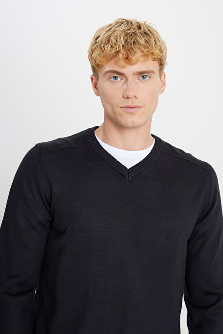 Yünlü Standart Fit Normal Kesim V Yaka Triko Basic Siyah Kazak resmi